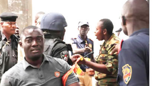 Soldiers beat up Lagos officials for seizing hawkers’ wares