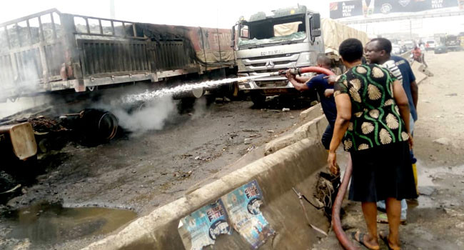 Truck set ablaze on Lagos – Abeokuta Expressway