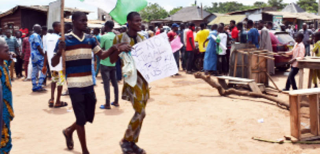 #EndSARS protesters along Idiroko border in Ogun State