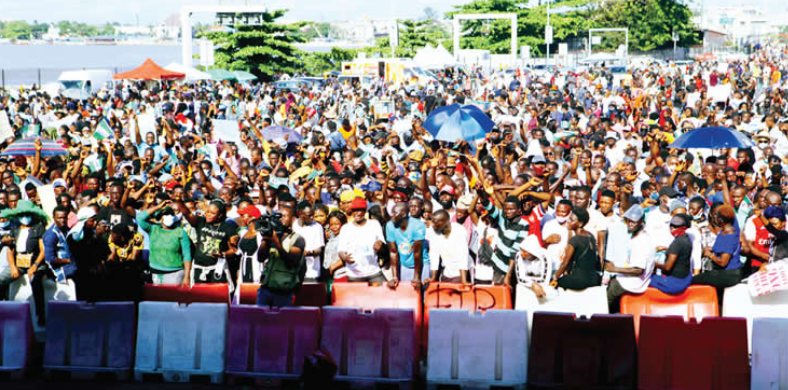 EndSARS protesters on the Lekki-Epe Expressway, Lagos