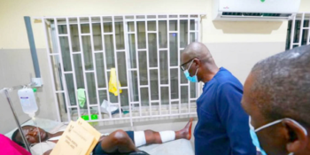 Governor Babajide Sanwo-Olu of Lagos State consoles a victim of the Lekki Tollate shooting at a hospital