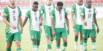 Dejected Super Eagles walk off the pitch at half time during their AFCON 2022 qualifier against the Leone Stars of Sierra Leone in Benin City