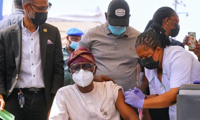 Lagos State Governor, Mr. Babajide Sanwo-Olu, his Deputy, Dr. Obafemi Hamzat and the state Commissioner for Health, Prof. Akin Abayomi were among the first persons to take the Coronavirus vaccine at the Infectious Diseases Hospital (IDH) Yaba, Lagos