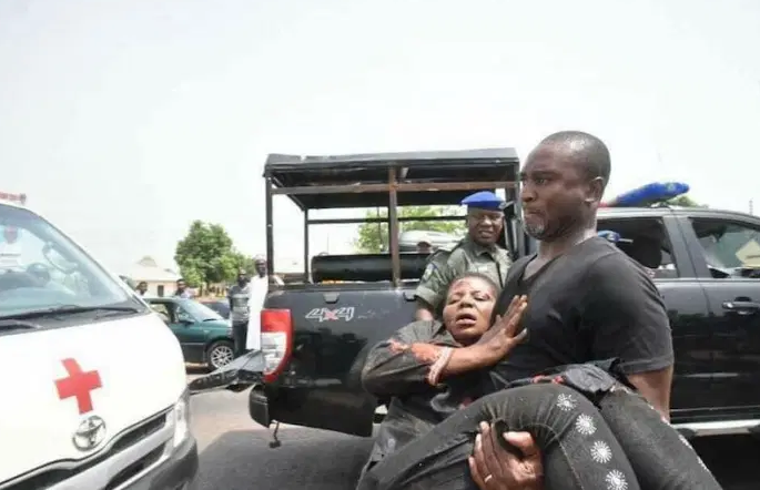 Two nurses were confirmed dead, while 10 others sustained injuries in an auto crash that occurred on Sunday on the Lagos-Abeokuta Expressway.